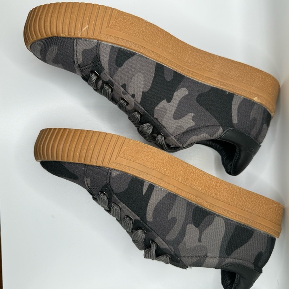 Vintage Havana Limited Printed Sneakers - Picture 6 of 8